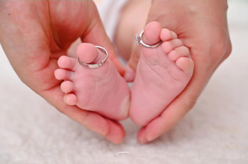 哪里可以供卵代生孩子宝宝有痱子怎么办 哪里可以供卵代生孩子宝宝有痱子怎么办